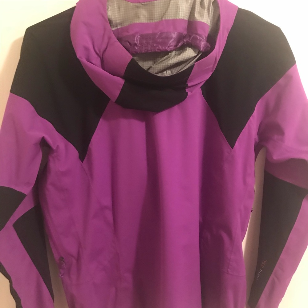 COPY - 💯 Authentic North face Jacket - Picture 4 of 4